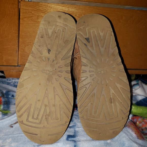 Chestnut uggs - Picture 3 of 4